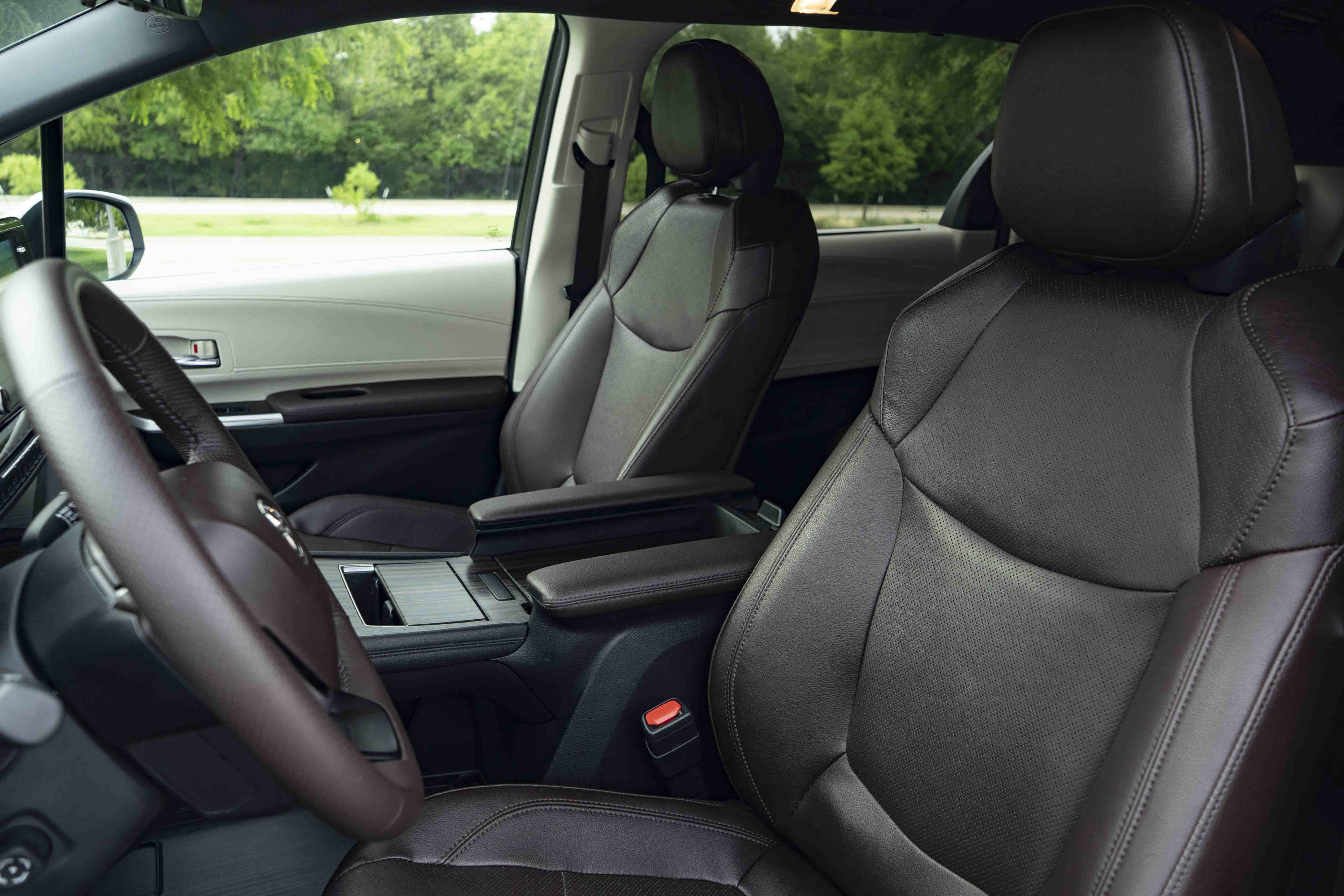 Used 2024 Toyota Sienna Platinum FWD image 18