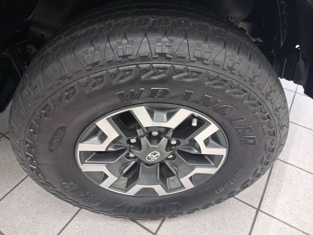 Used 2023 Toyota Tacoma TRD Off-Road w/ Technology Package AWD/4WD image 25
