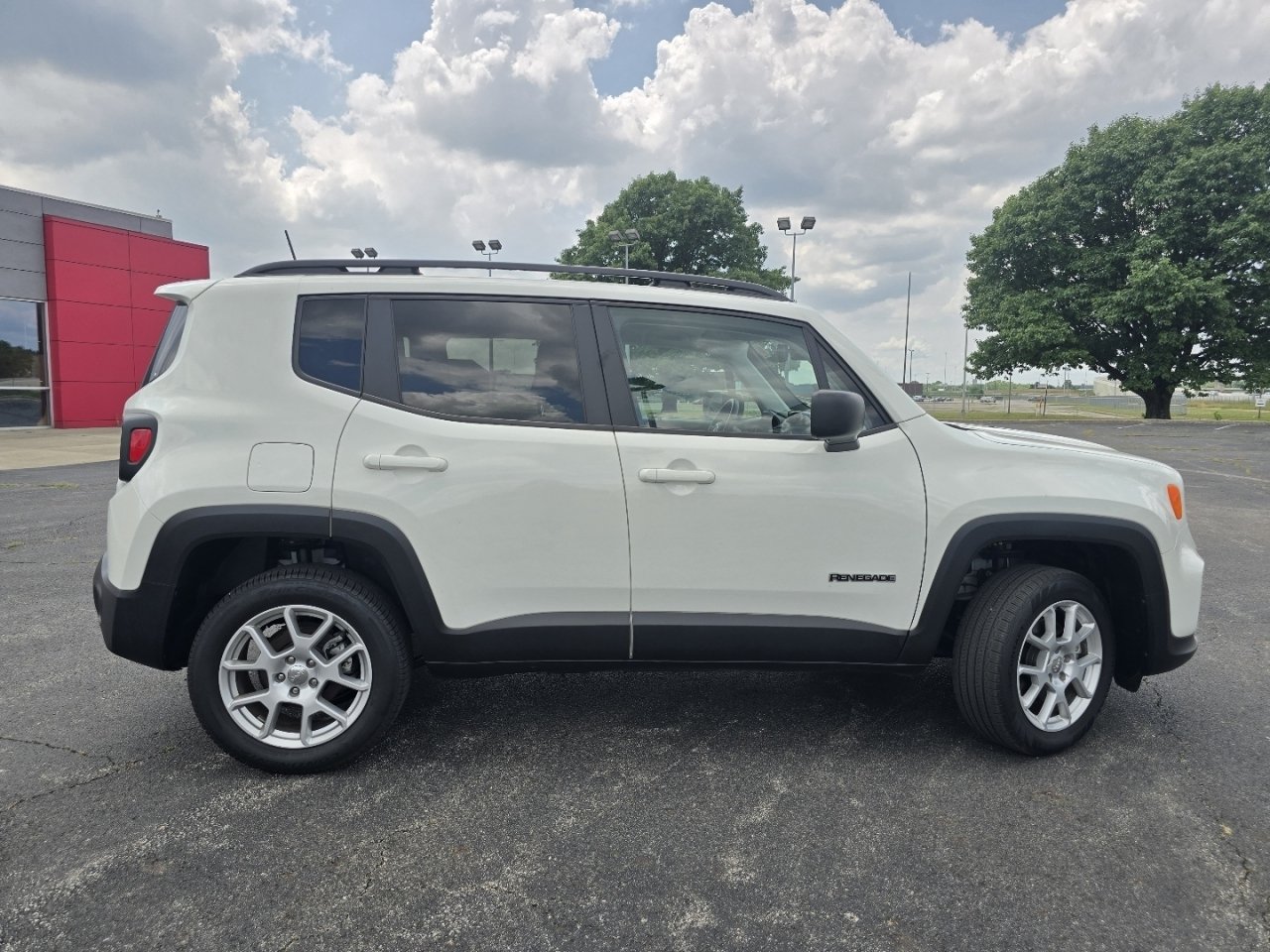 Used 2023 Jeep Renegade Latitude w/ Premium Group AWD/4WD image 17