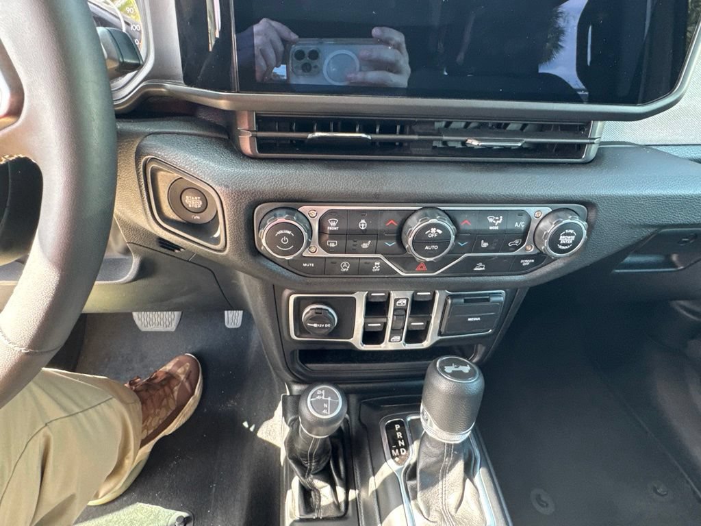 Used 2025 Jeep Wrangler Unlimited Sport AWD/4WD image 43