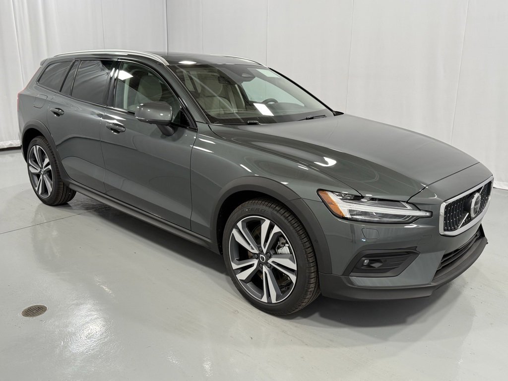 New 2026 Volvo V60 B5 Cross Country Plus w/ Protection Package Premier image 4