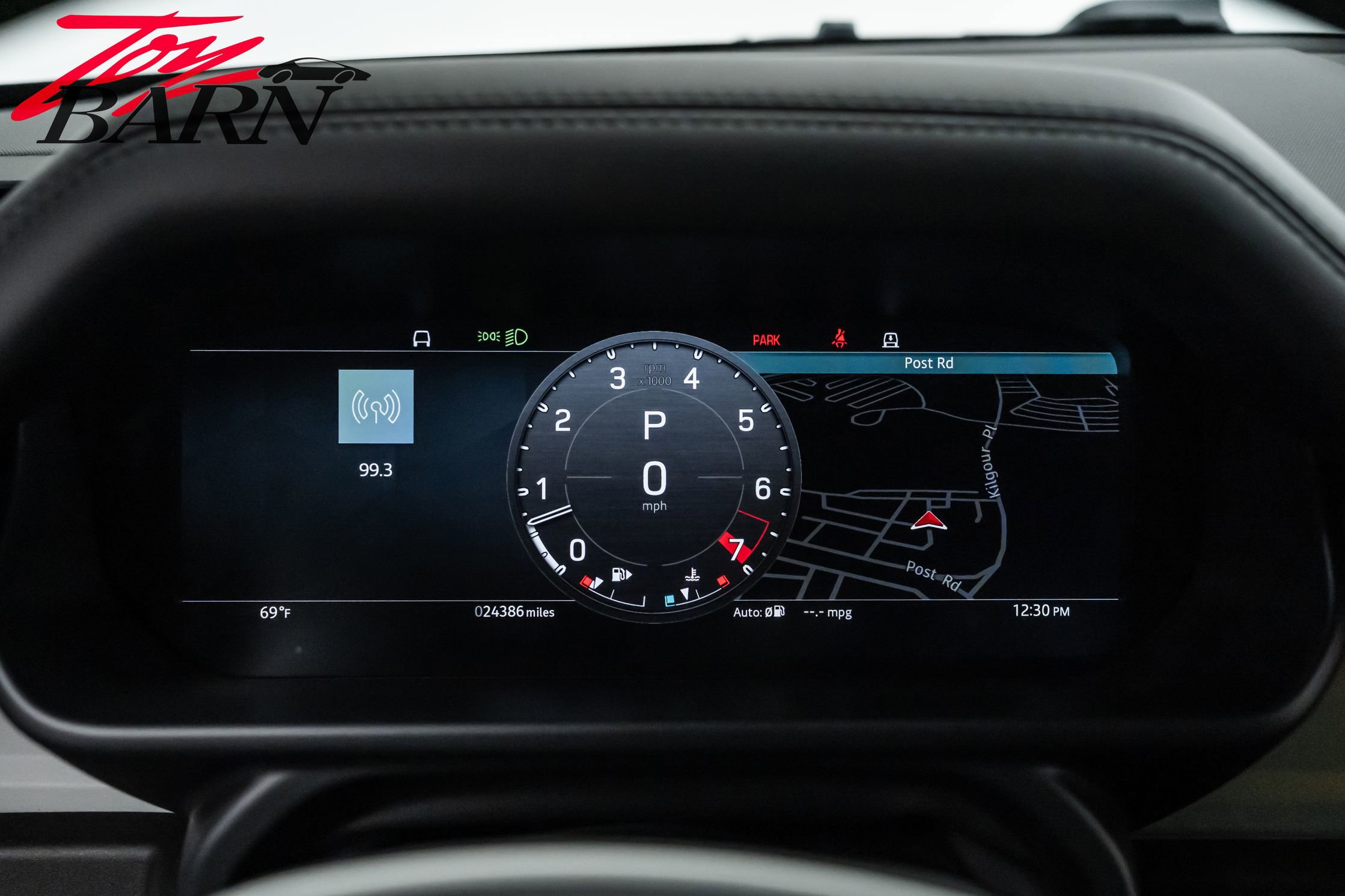 Used 2023 Land Rover Defender 130 SE image 34