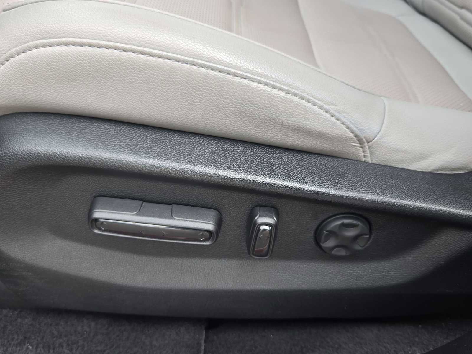 Used 2022 Honda CR-V Touring image 17