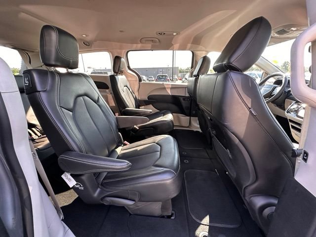 Used 2024 Chrysler Pacifica Touring-L FWD image 30