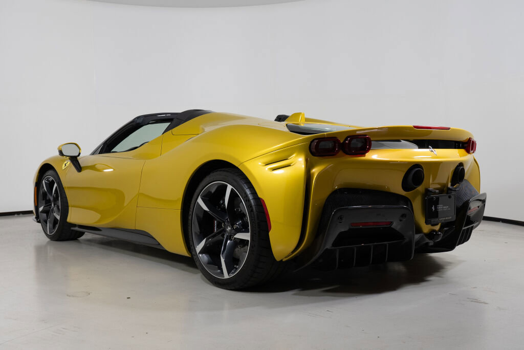 Used 2022 Ferrari SF90 Spider image 4