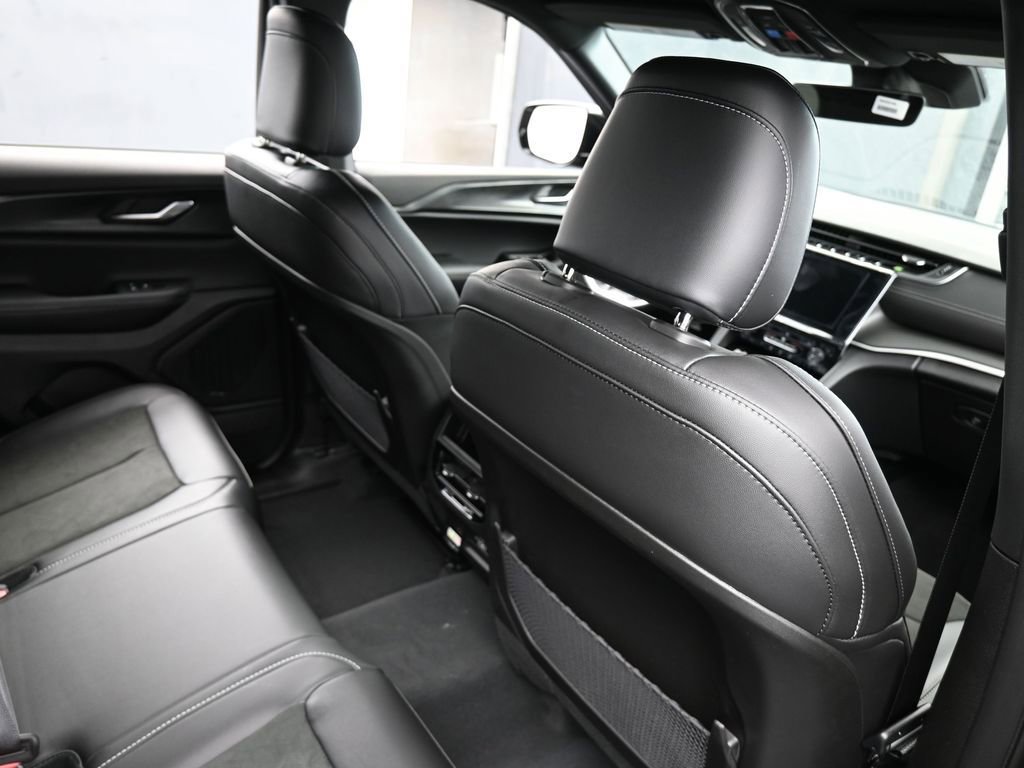 New 2025 Jeep Grand Cherokee Altitude image 36