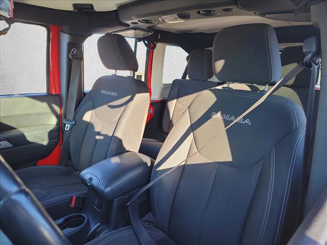 Used 2016 Jeep Wrangler Unlimited Sahara w/ Connectivity Group image 13