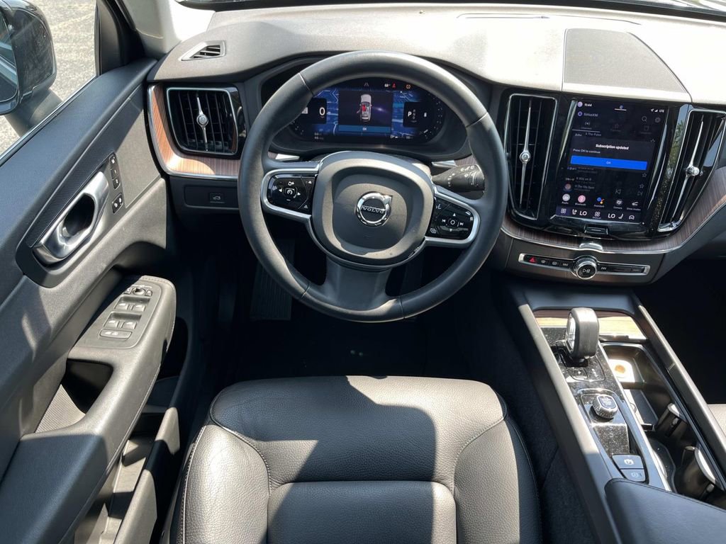 Certified 2023 Volvo XC60 B5 Plus AWD/4WD image 14