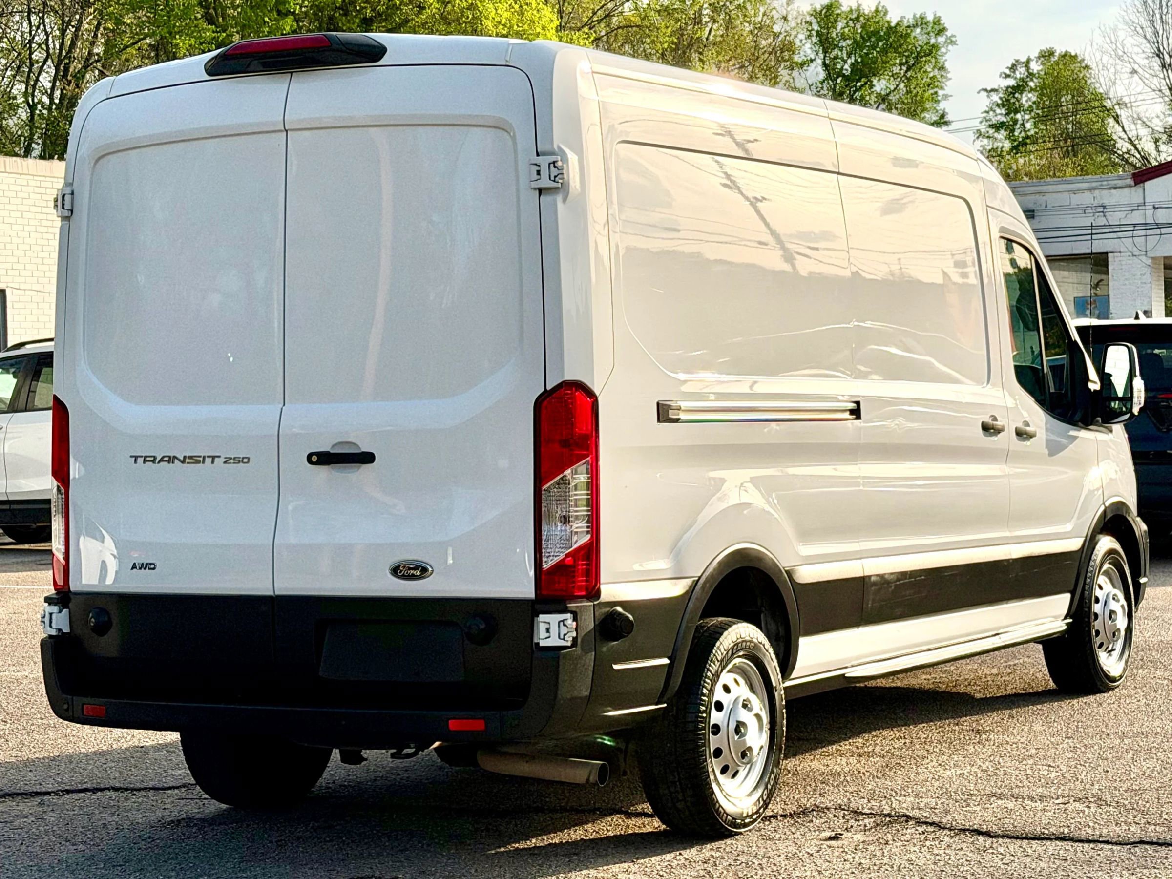 Used 2023 Ford Transit 250 Medium Roof AWD image 7