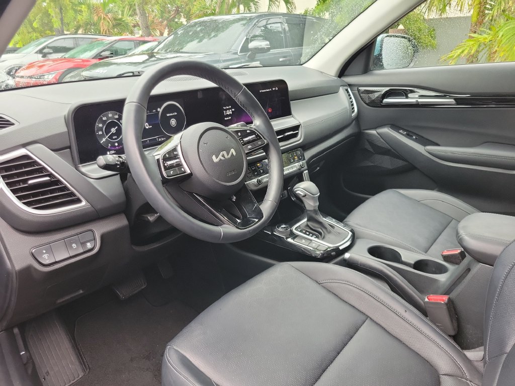 Certified 2024 Kia Seltos EX FWD image 12