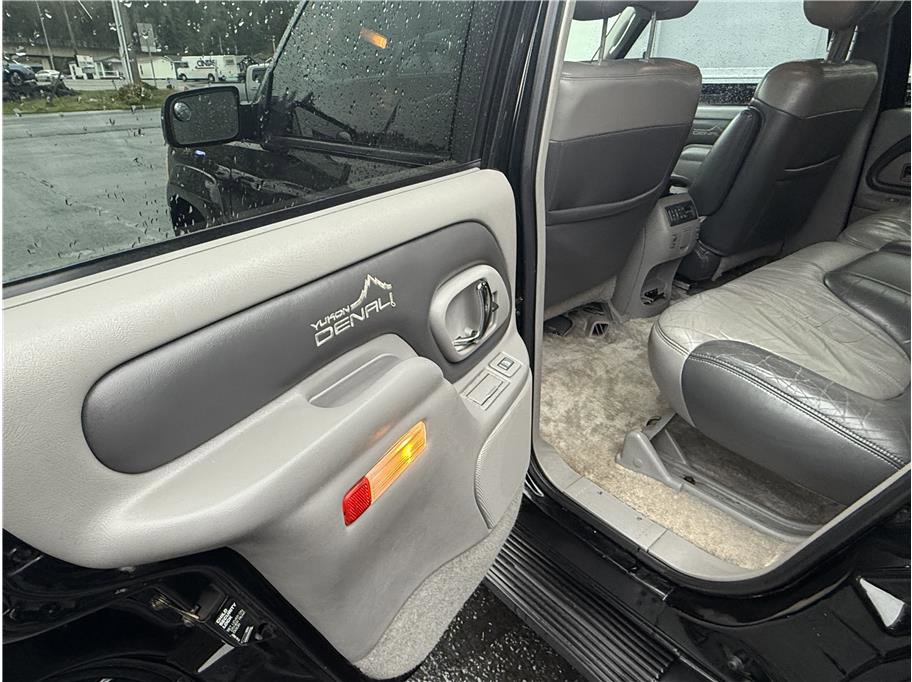 Used 1999 GMC Yukon Denali image 25