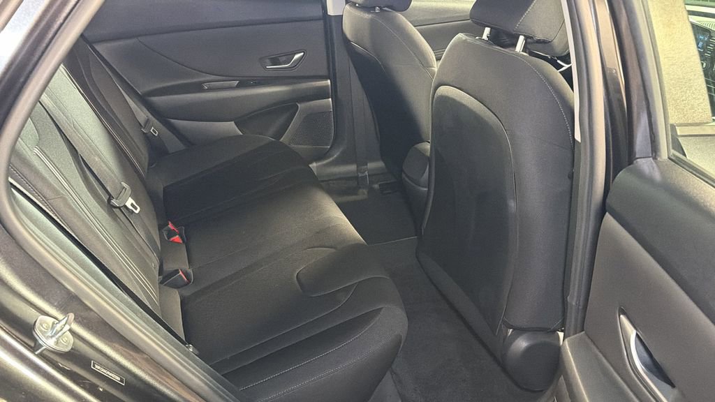 Used 2021 Hyundai Elantra SEL w/ Convenience Package image 12