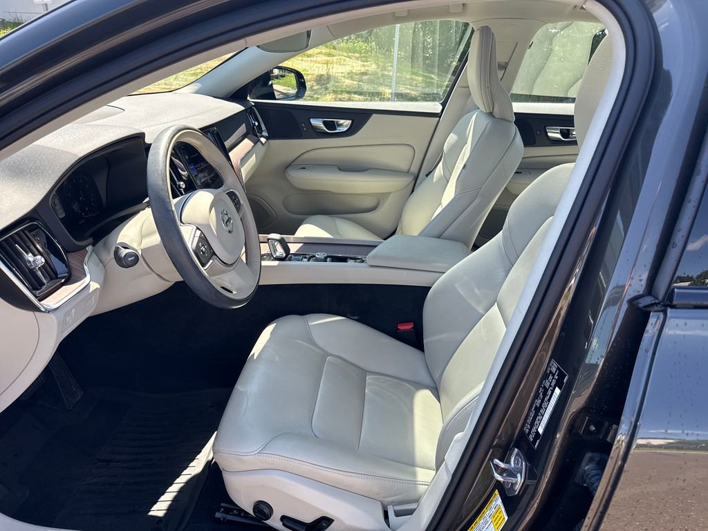 Used 2022 Volvo S60 B5 Momentum w/ Premium Package AWD/4WD image 9