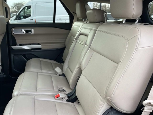 Used 2024 Ford Explorer Limited image 21