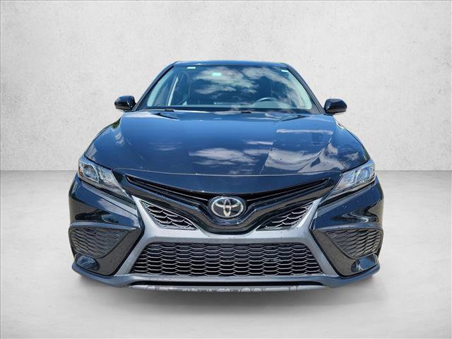 Used 2022 Toyota Camry SE image 2