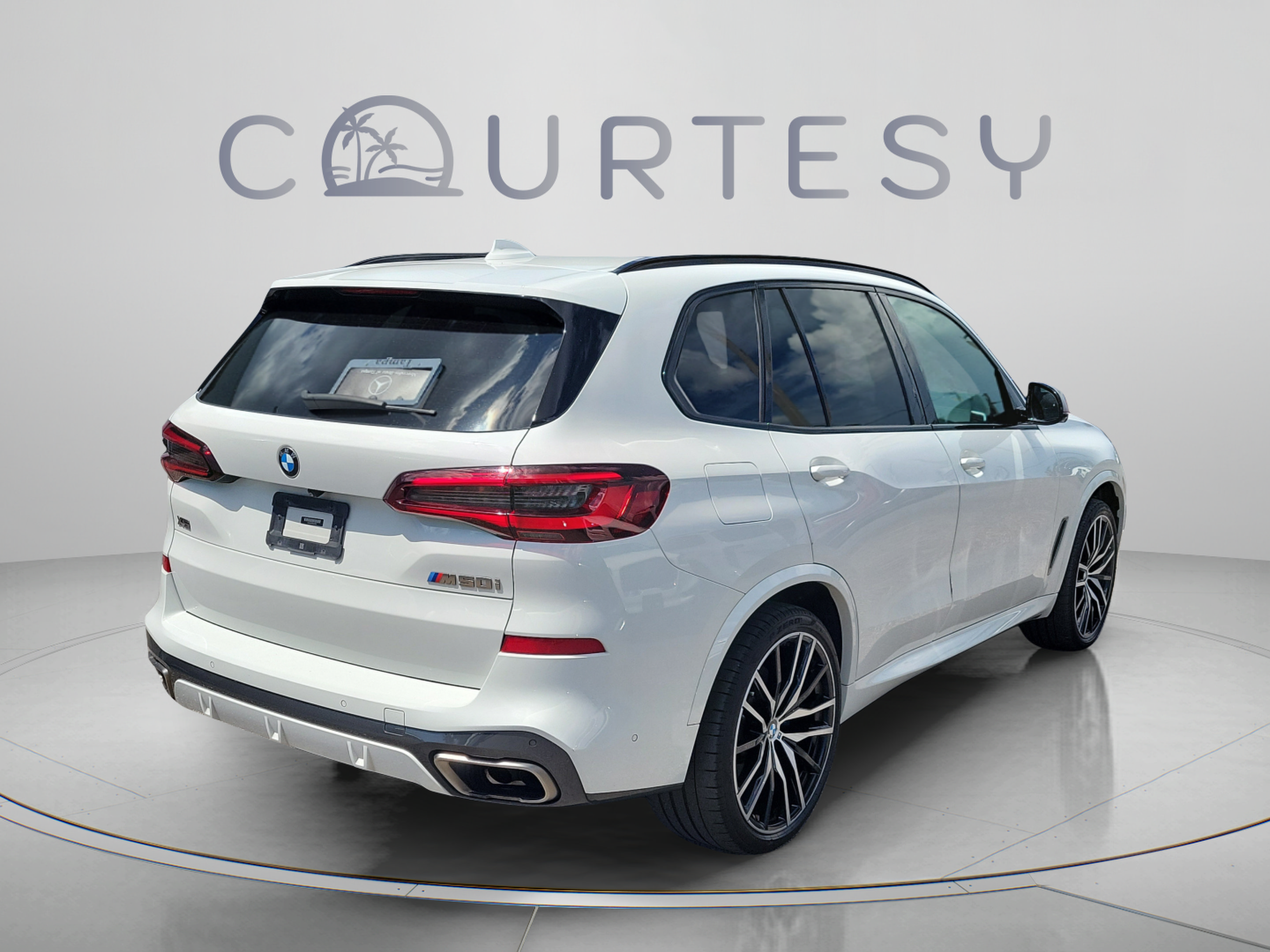 Used 2022 BMW X5 M50i AWD/4WD image 3