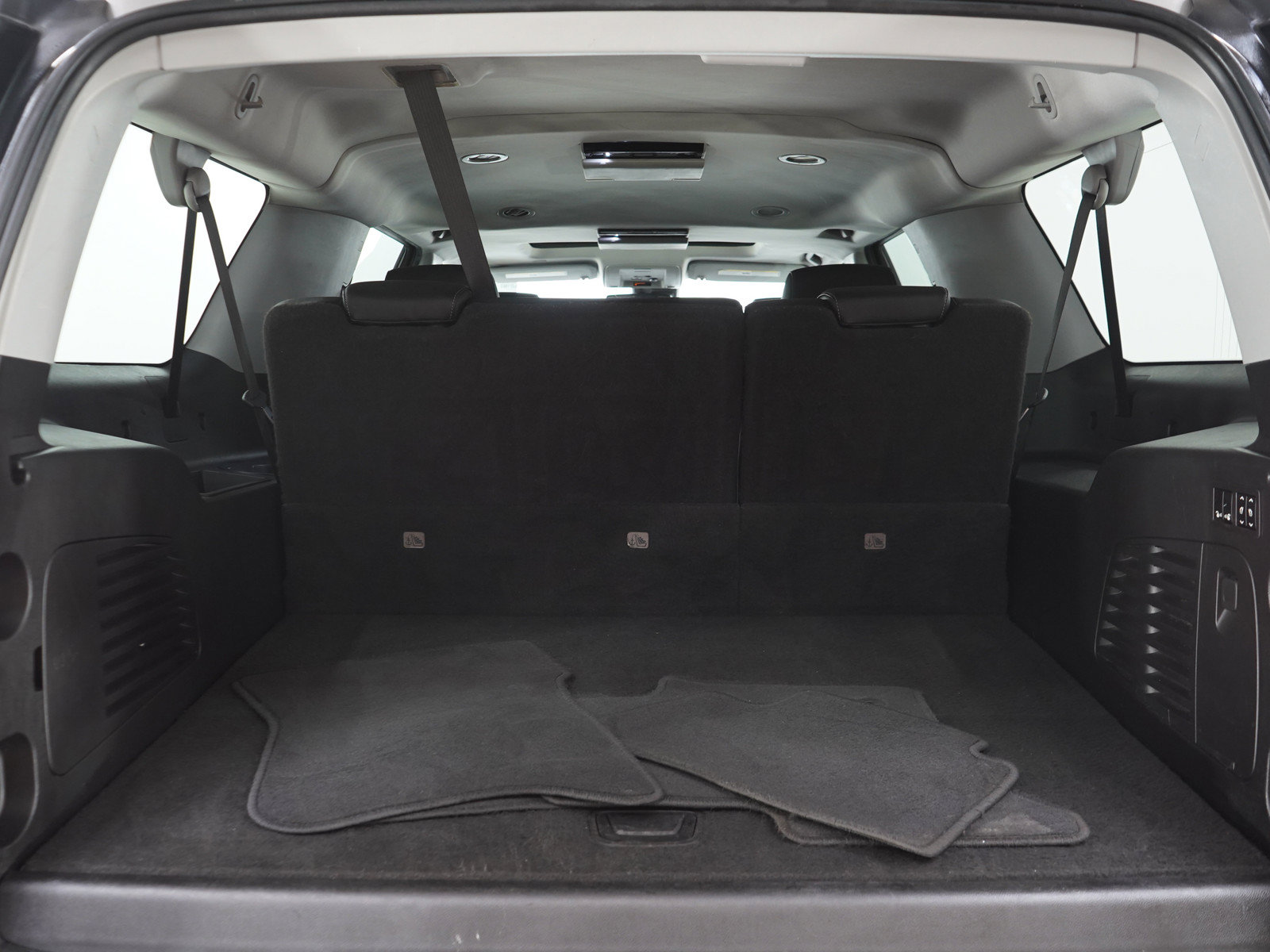 Used 2020 Chevrolet Suburban LT AWD/4WD image 9