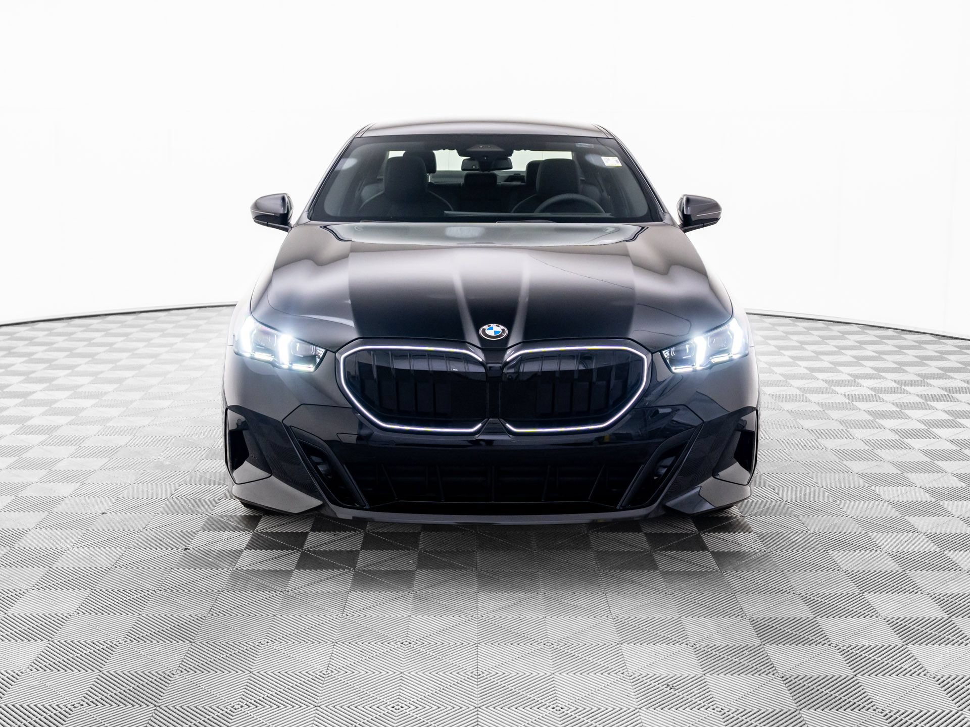 Used 2026 BMW 530i xDrive AWD/4WD image 9