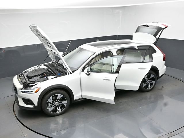 New 2026 Volvo V60 B5 Cross Country Plus w/ Protection Package Premier image 54