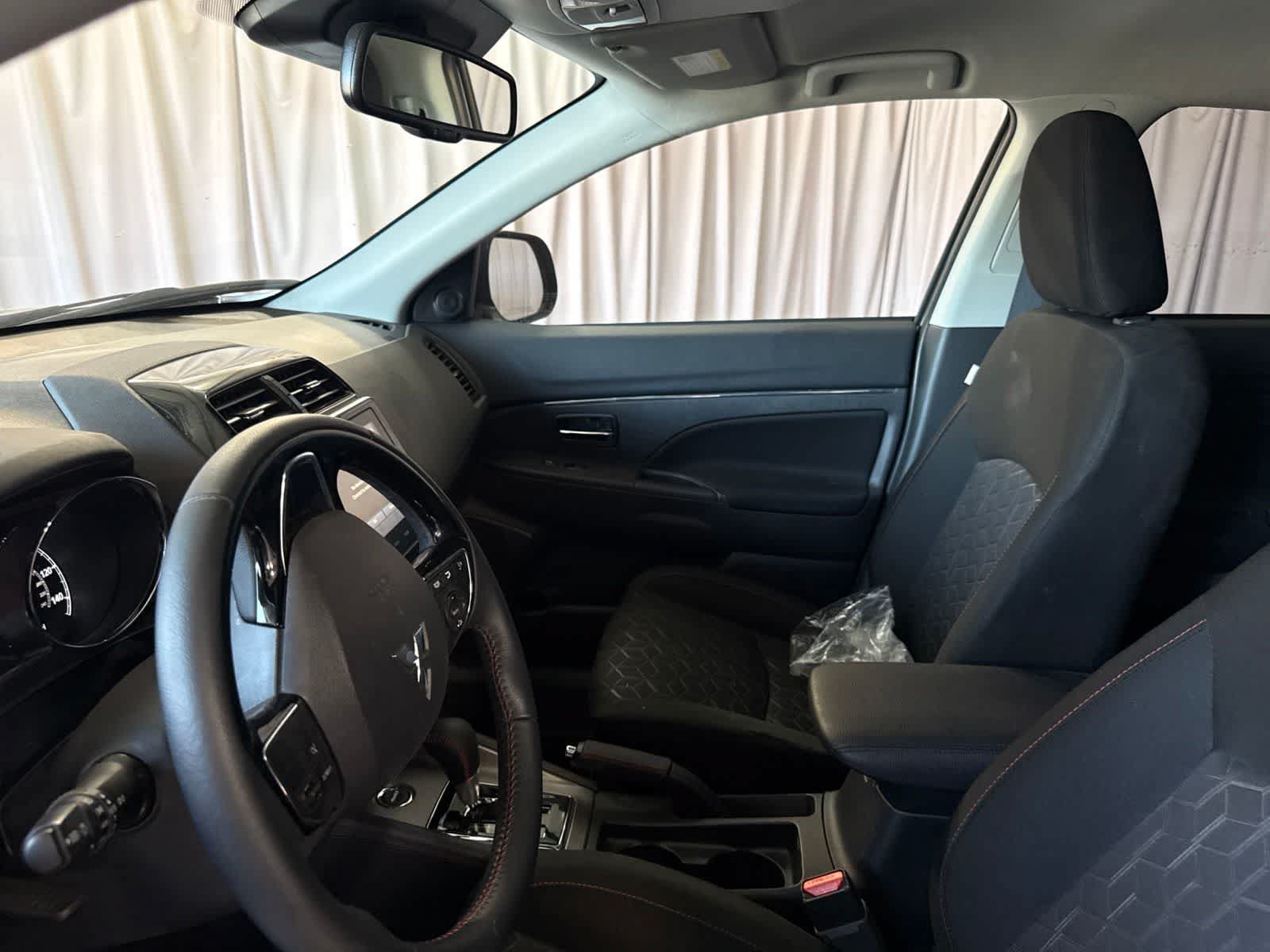 Used 2026 Mitsubishi Outlander Sport LE AWD/4WD image 21