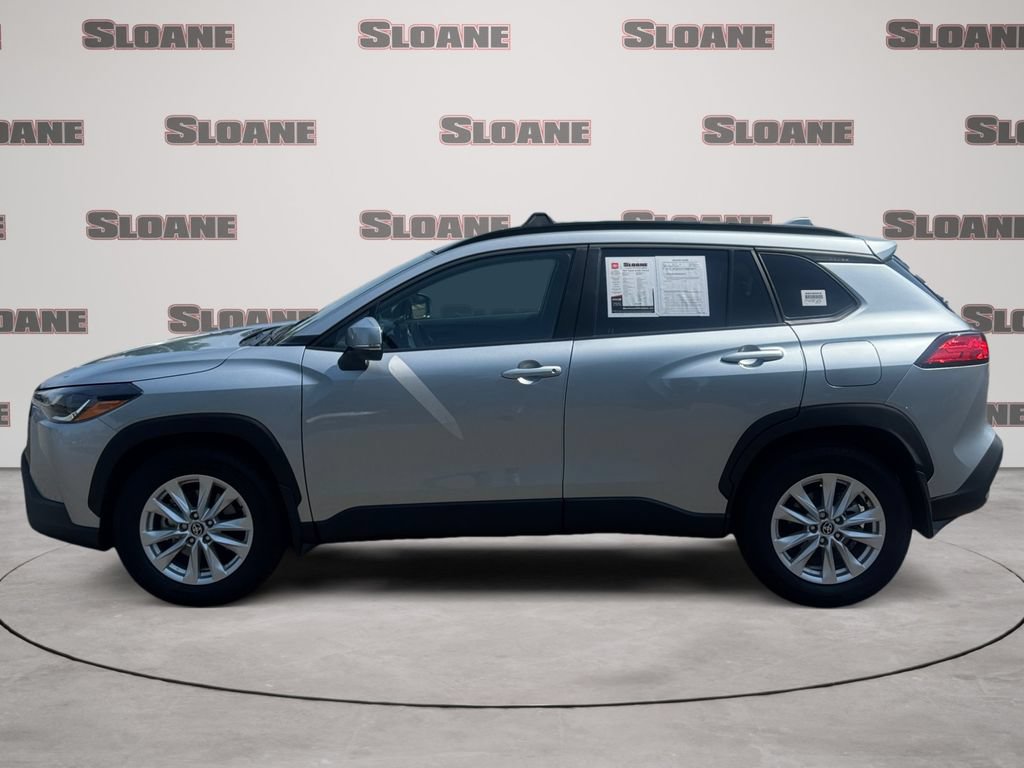 Used 2024 Toyota Corolla Cross LE AWD/4WD image 2