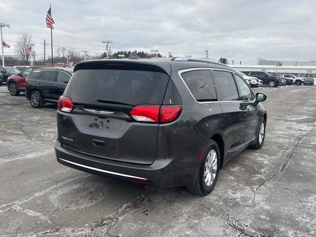 Used 2018 Chrysler Pacifica Touring-L Plus image 5