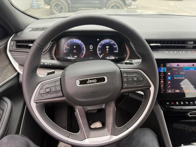 New 2026 Jeep Grand Cherokee L Limited w/ Limited Altitude Package AWD/4WD image 8