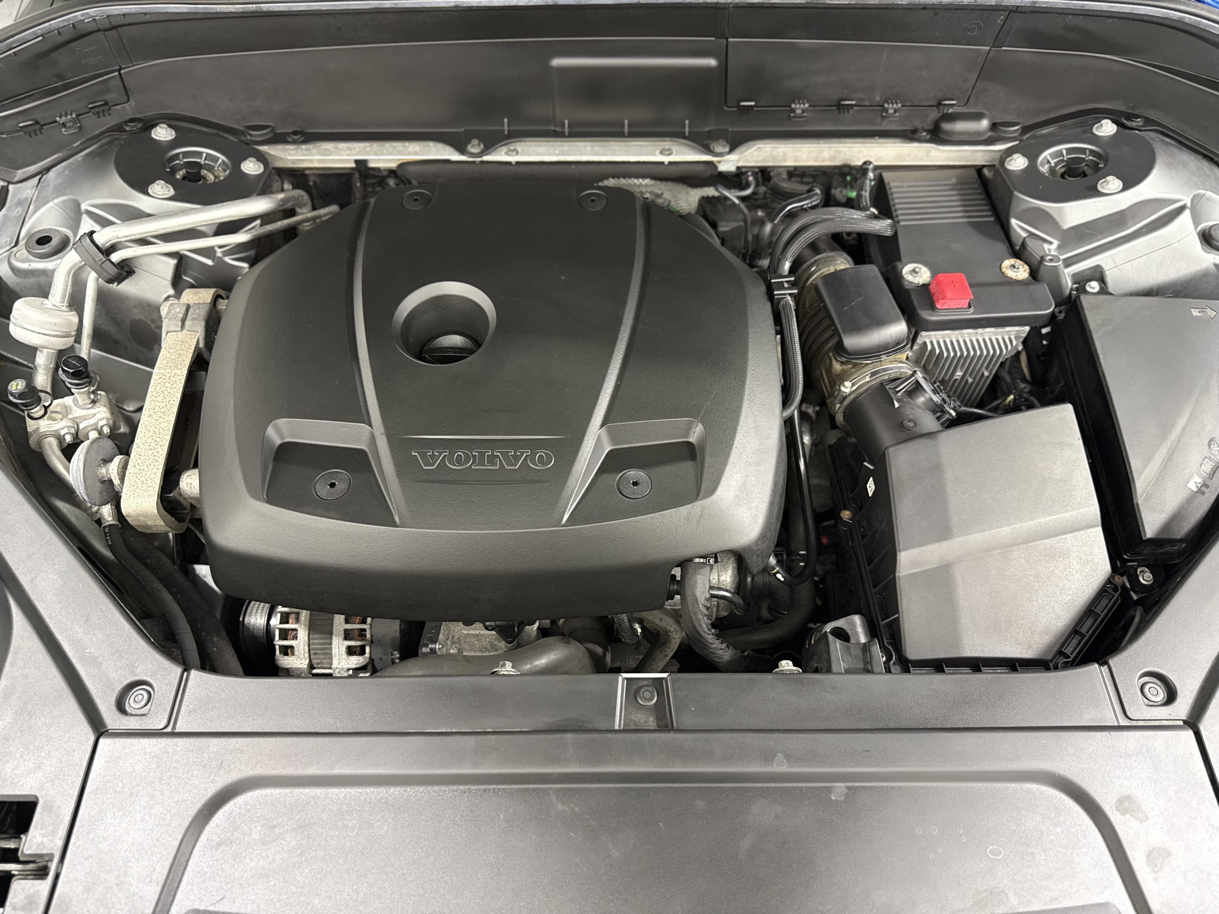 Used 2017 Volvo XC90 T6 Momentum w/ Vision Package image 27