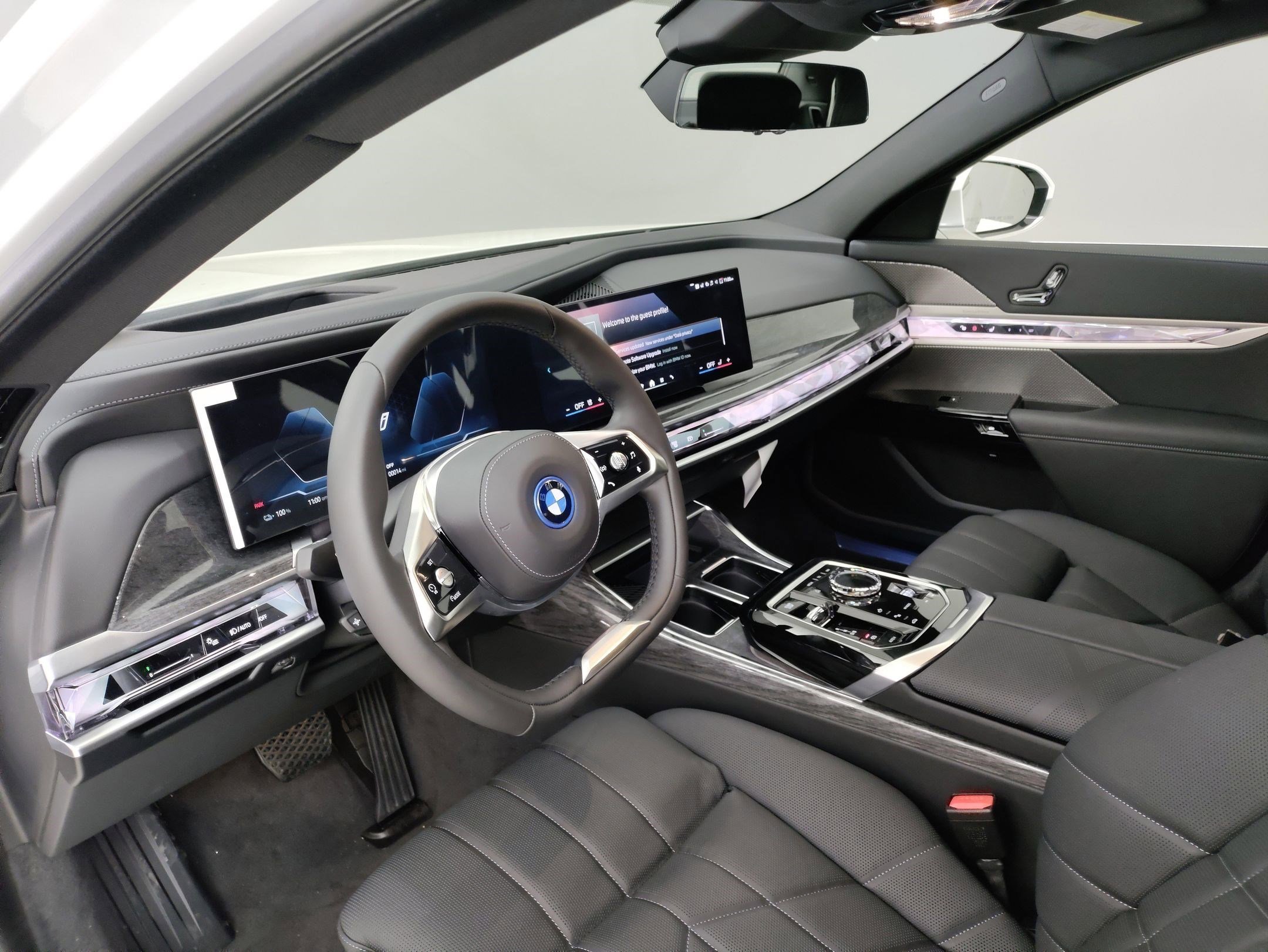 Used 2025 BMW i7 xDrive60 image 13