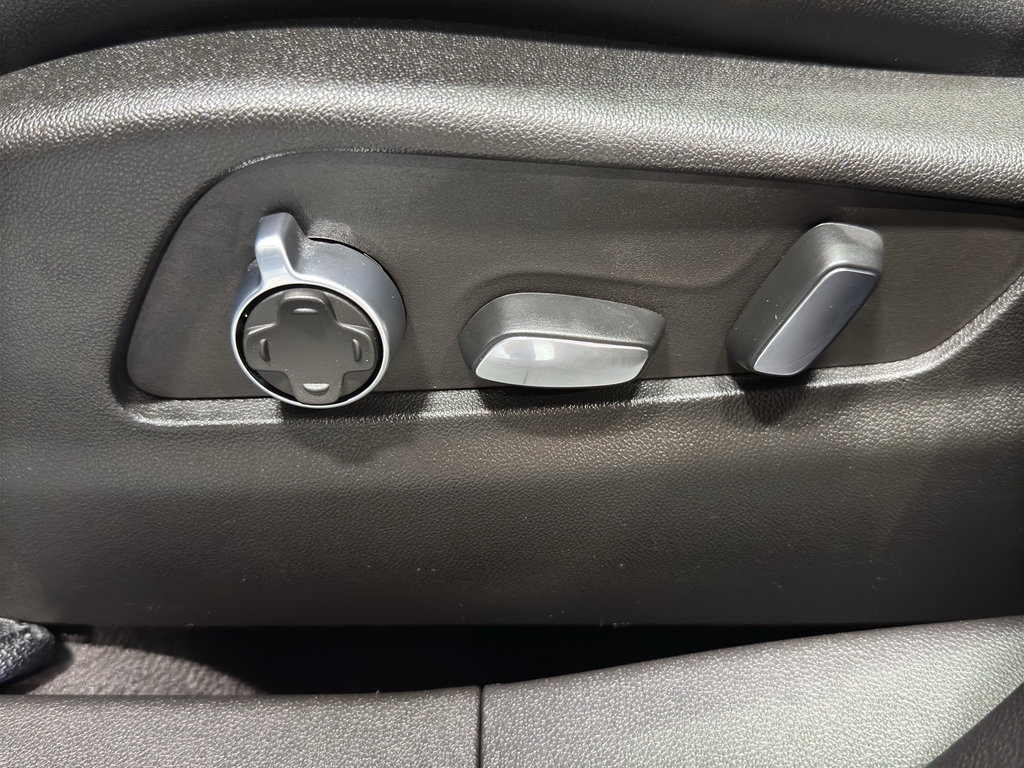 Used 2023 Cadillac XT4 Sport w/ Sun And Sound Package image 19