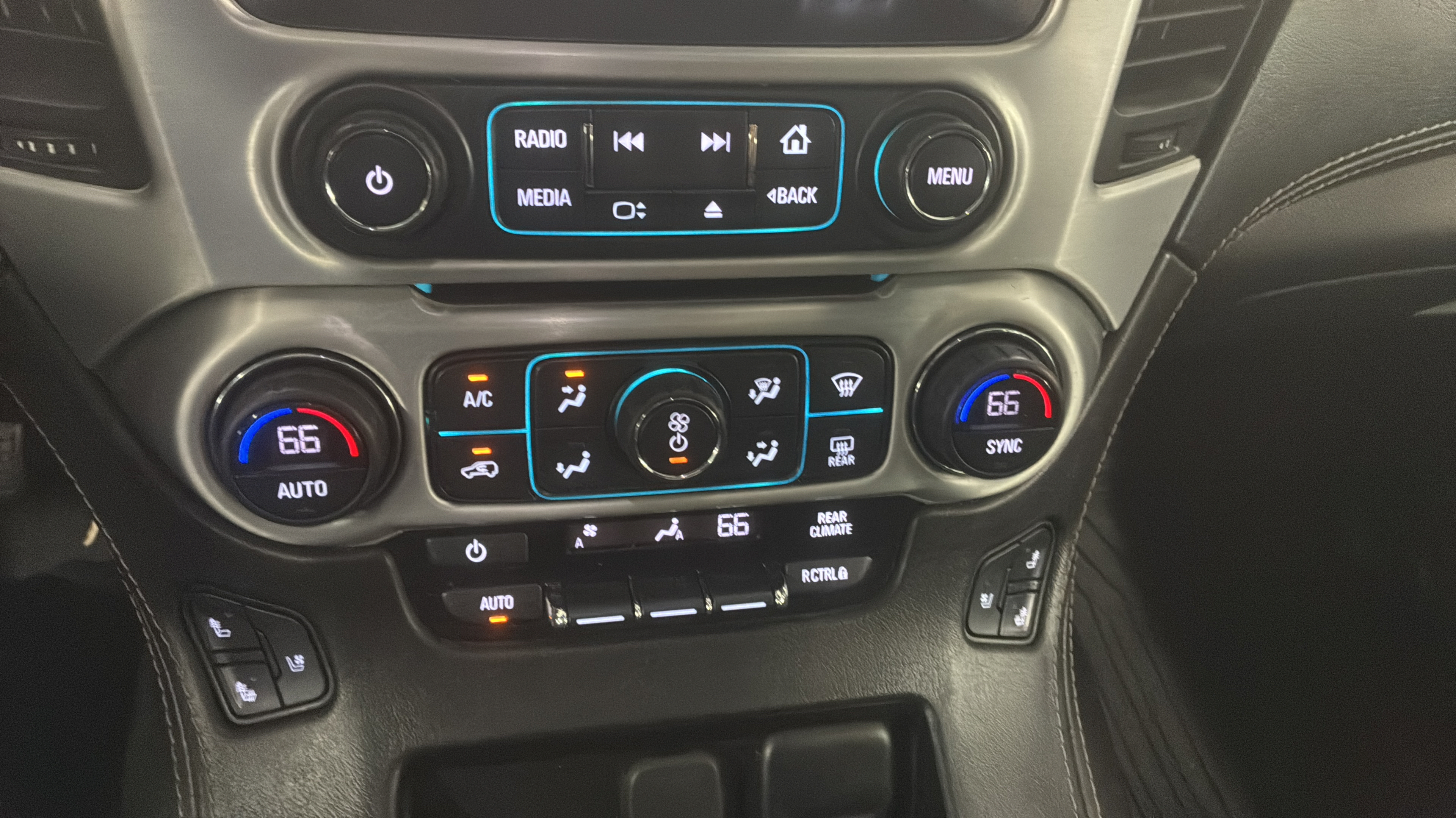 Used 2018 GMC Yukon SLT w/ Premium Edition RWD image 17
