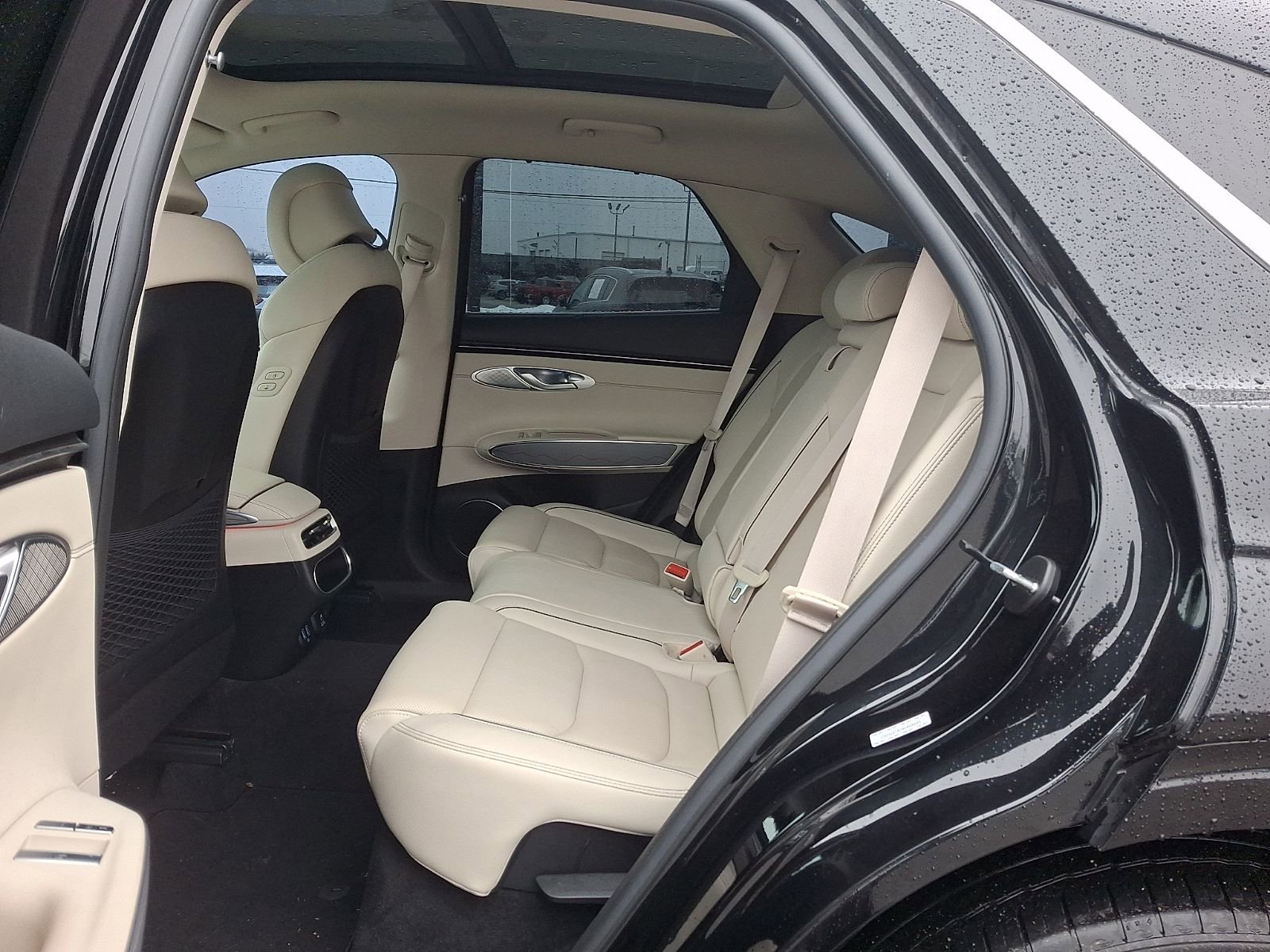 Used 2022 Genesis GV70 2.5T w/ Advanced Package image 10