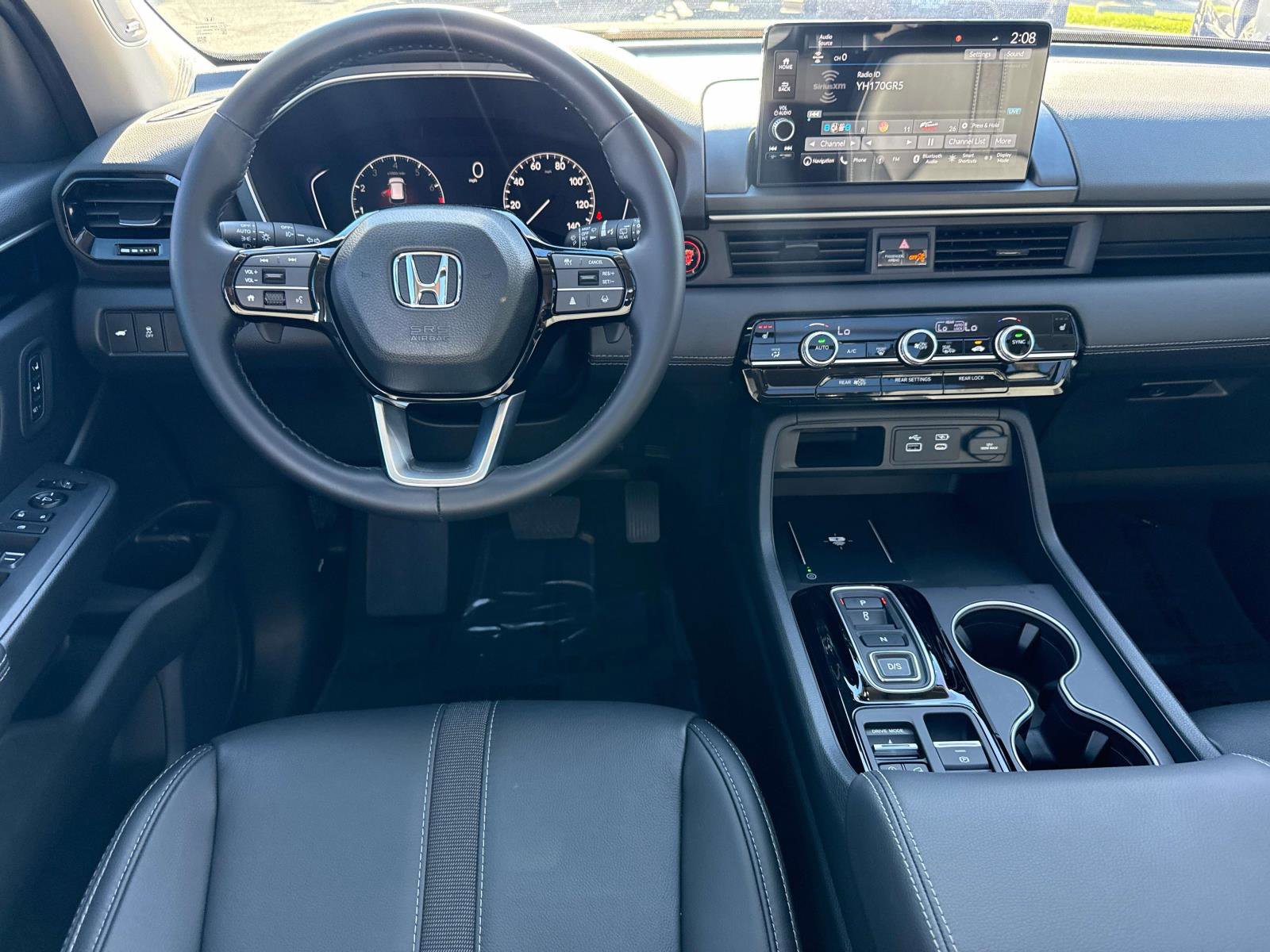 Used 2025 Honda Pilot Touring image 14