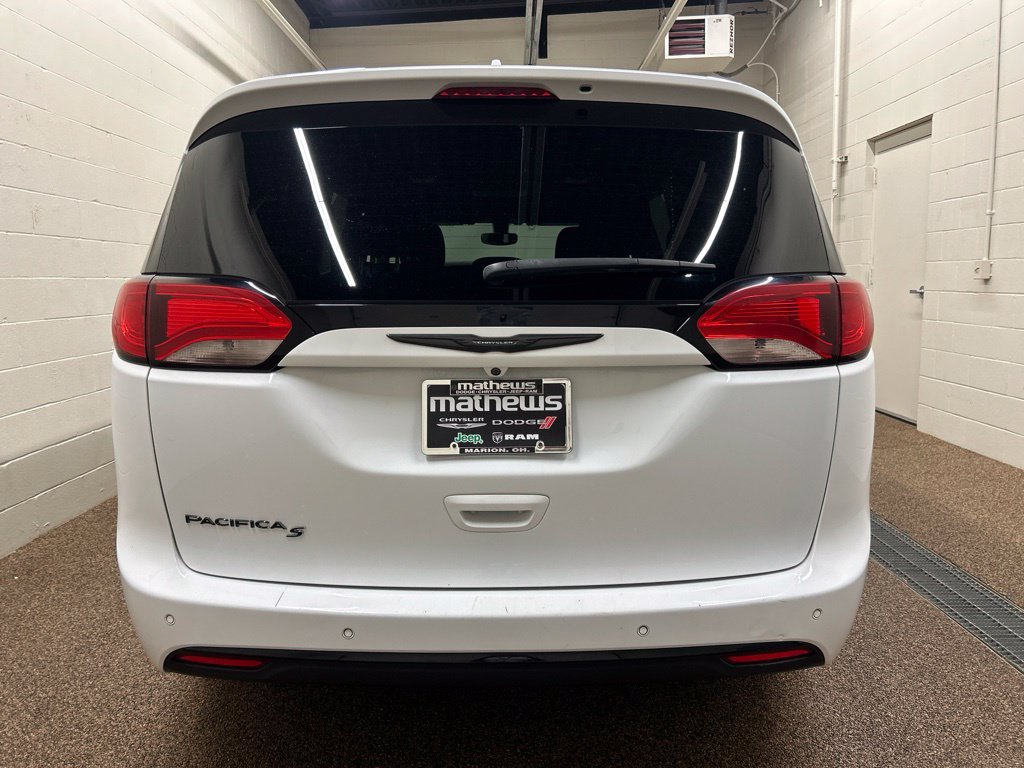 Used 2019 Chrysler Pacifica Touring Plus w/ S Appearance Package FWD image 3
