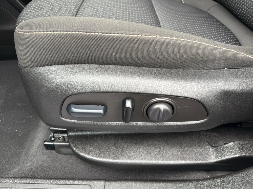 Used 2023 GMC Acadia SLE w/ Driver Convenience Package image 16