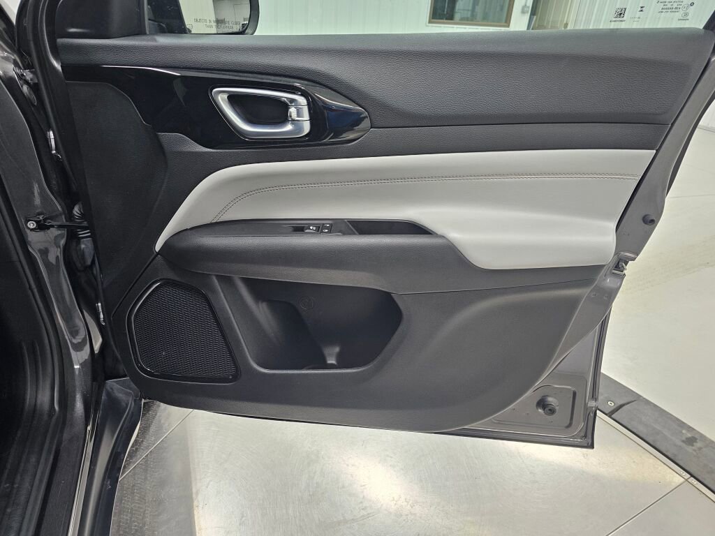 Used 2024 Jeep Compass Limited image 35