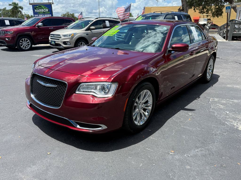Used 2017 Chrysler 300 Limited RWD image 3