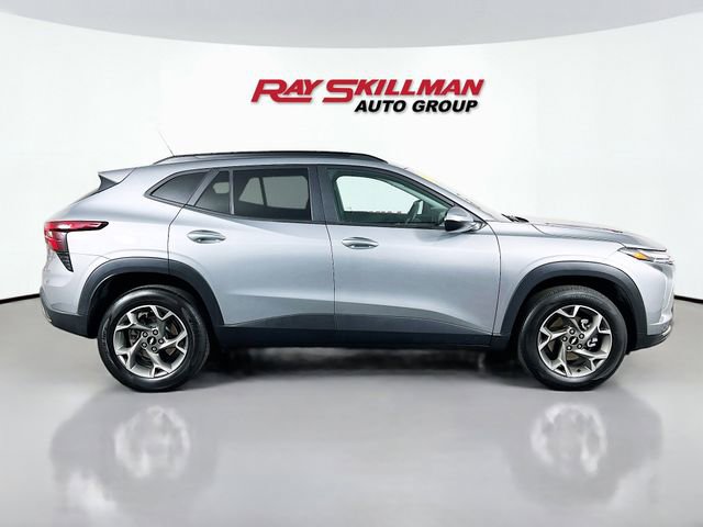 Used 2025 Chevrolet Trax LT image 8