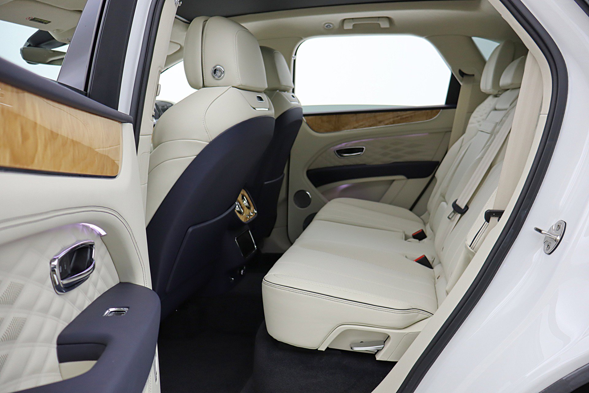 Used 2024 Bentley Bentayga image 48