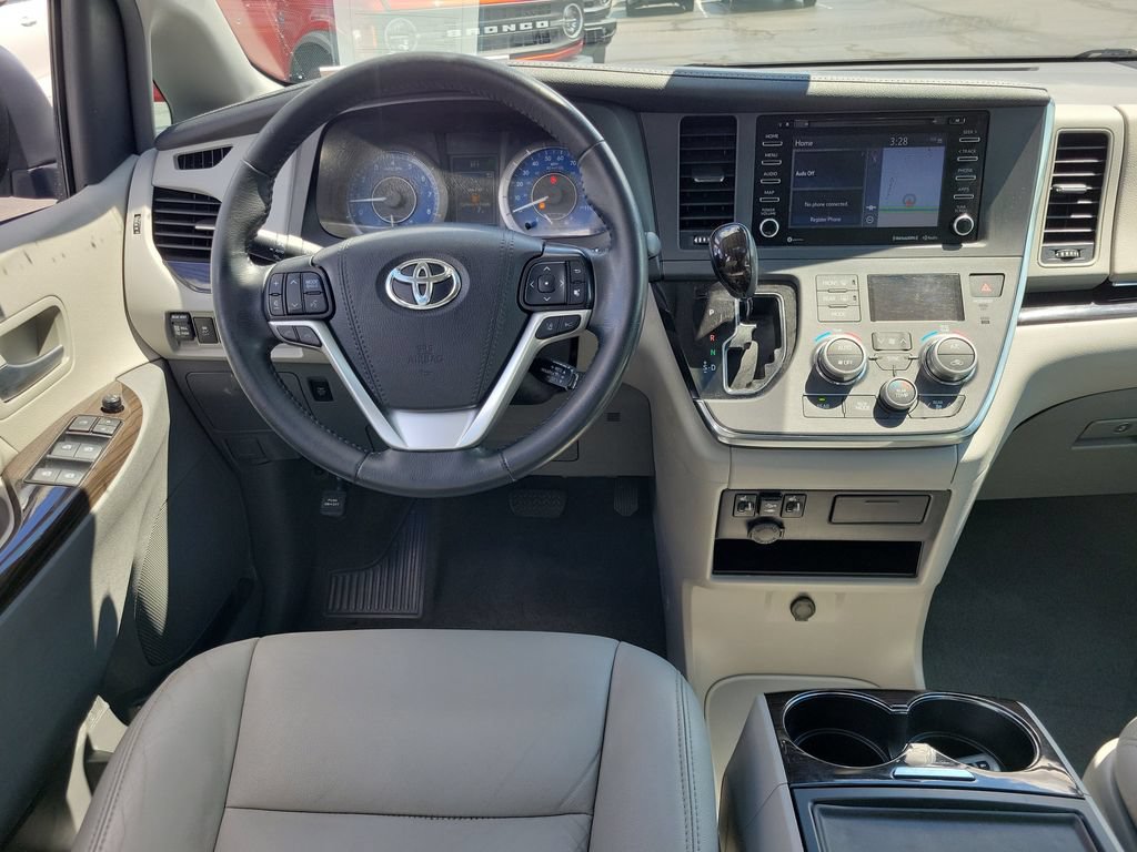 Used 2019 Toyota Sienna XLE w/ XLE Navigation Package FWD image 12
