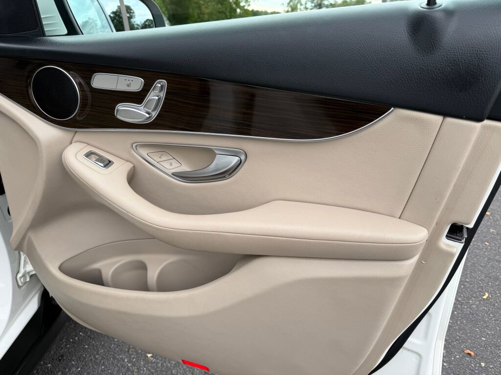 Used 2019 Mercedes-Benz GLC 300 4MATIC image 26