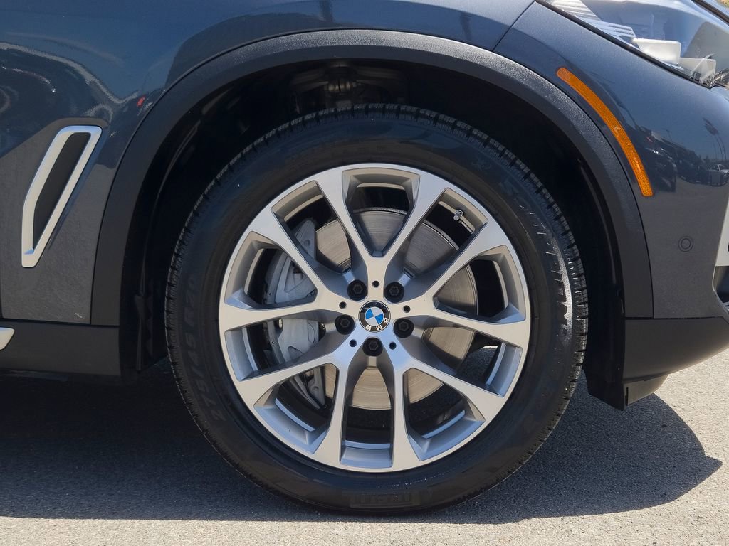 Used 2021 BMW X5 xDrive45e w/ Parking Assistance Package AWD/4WD image 7