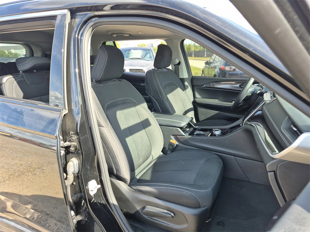 Used 2022 Jeep Grand Cherokee L Laredo w/ Luxury Tech Group I image 46