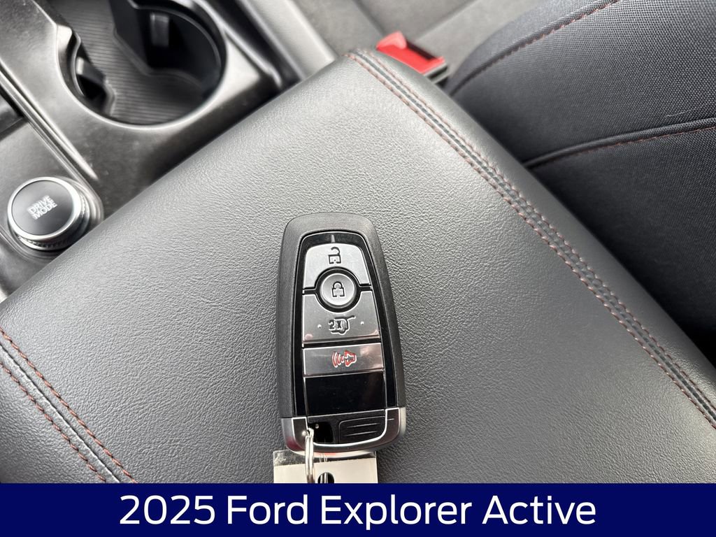 Used 2025 Ford Explorer Active image 27
