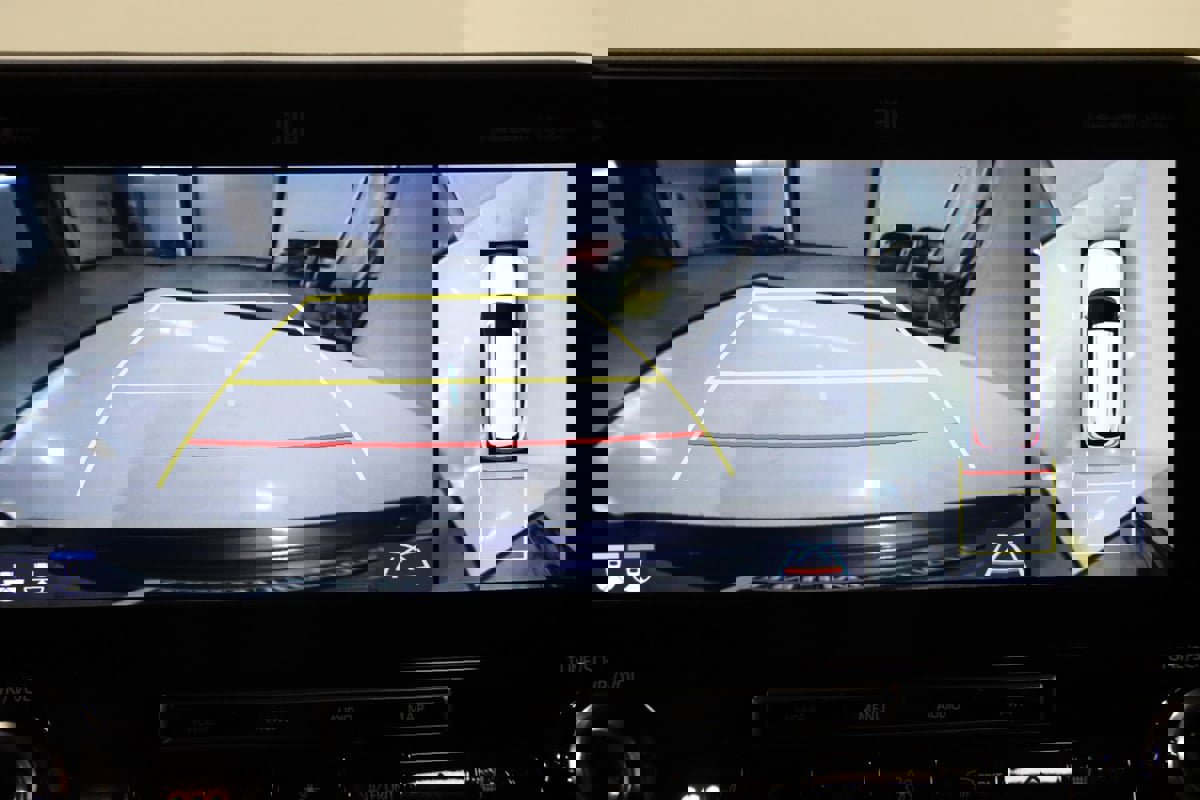 Used 2021 Toyota Highlander Limited image 16