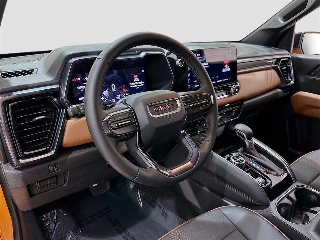 Used 2025 GMC Canyon AT4 image 9