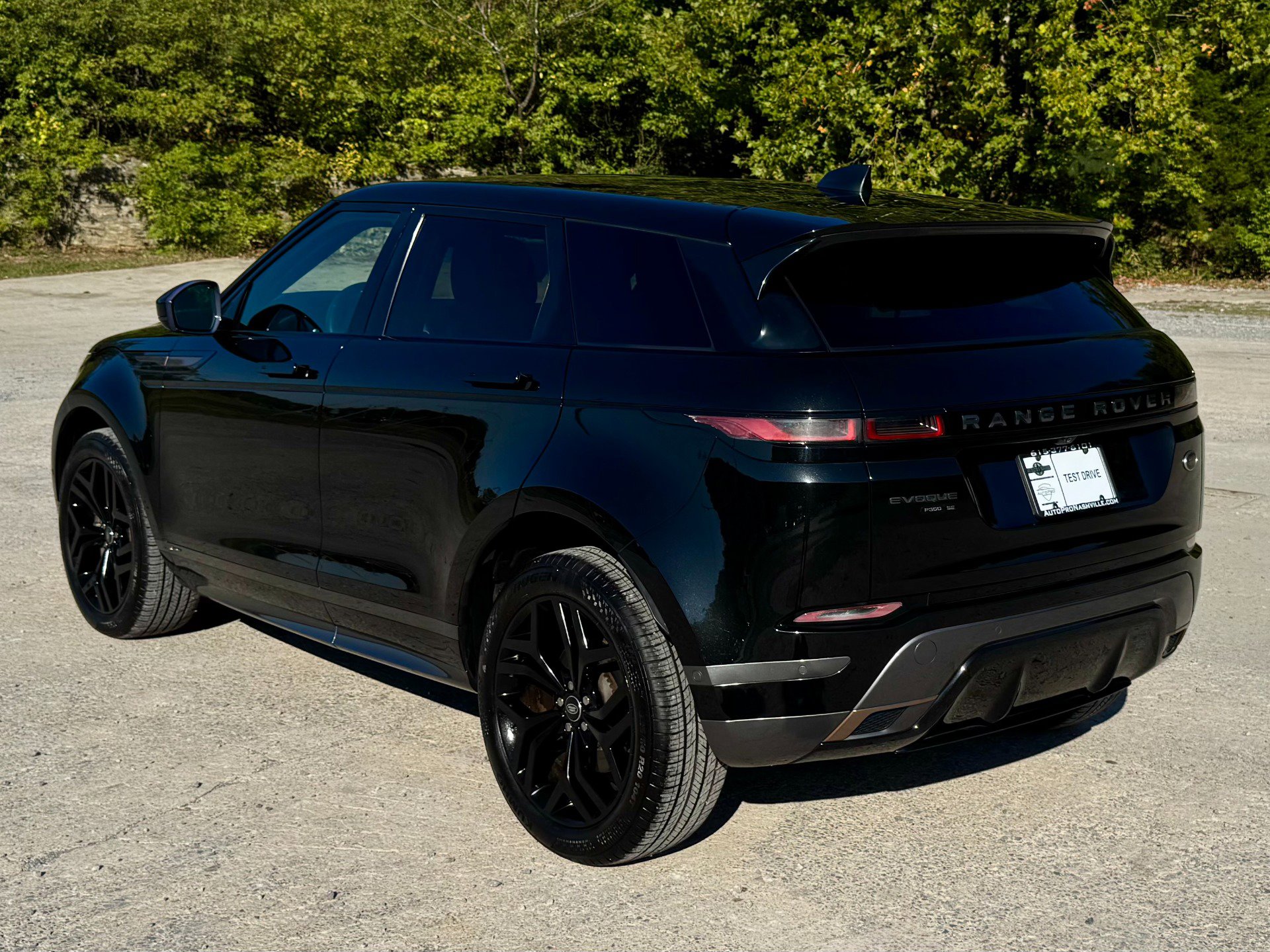 Used 2020 Land Rover Range Rover Evoque R-Dynamic SE image 4