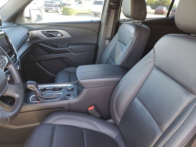 Used 2023 Chevrolet Traverse LT image 17