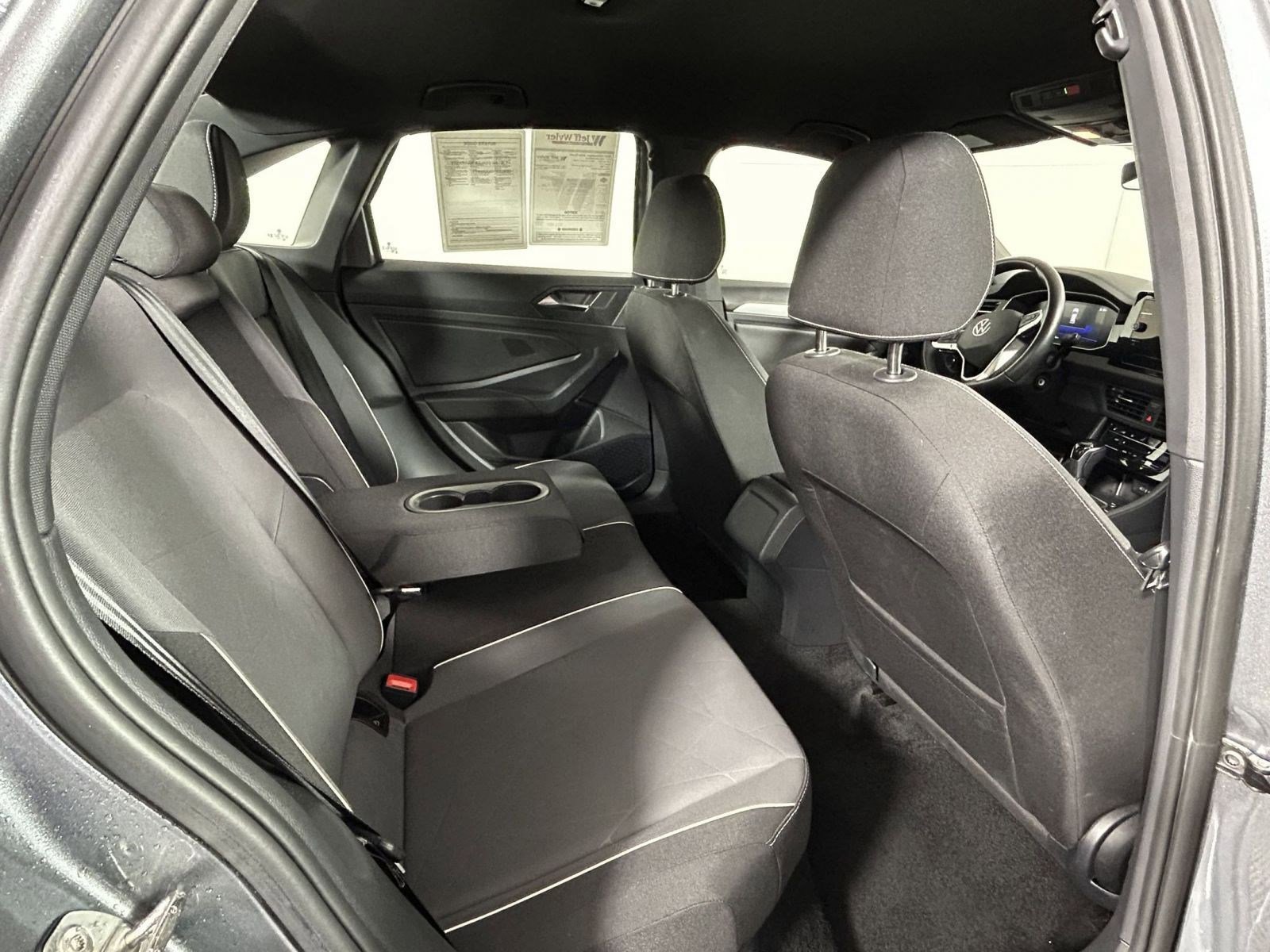 Used 2025 Volkswagen Jetta Sport image 9