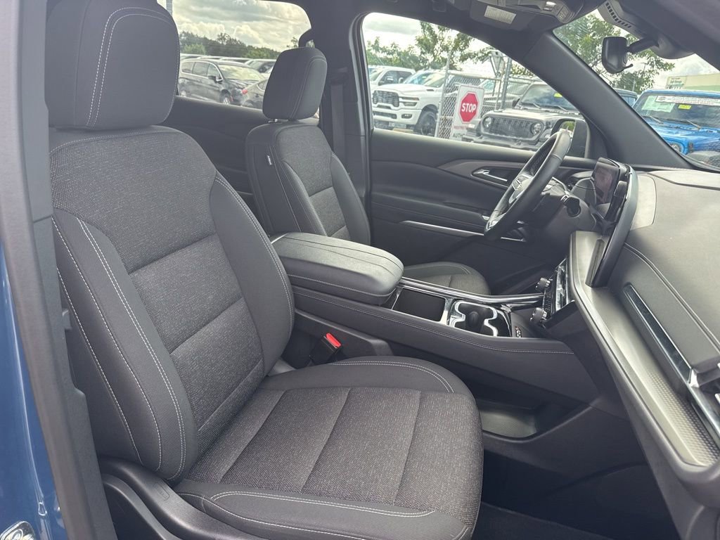 Used 2025 Chevrolet Traverse LT image 23